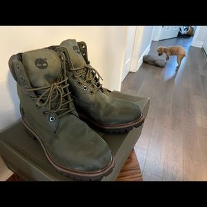 Timeberland 8.5size，dr martens size 7，bella size 7.5。boths US size